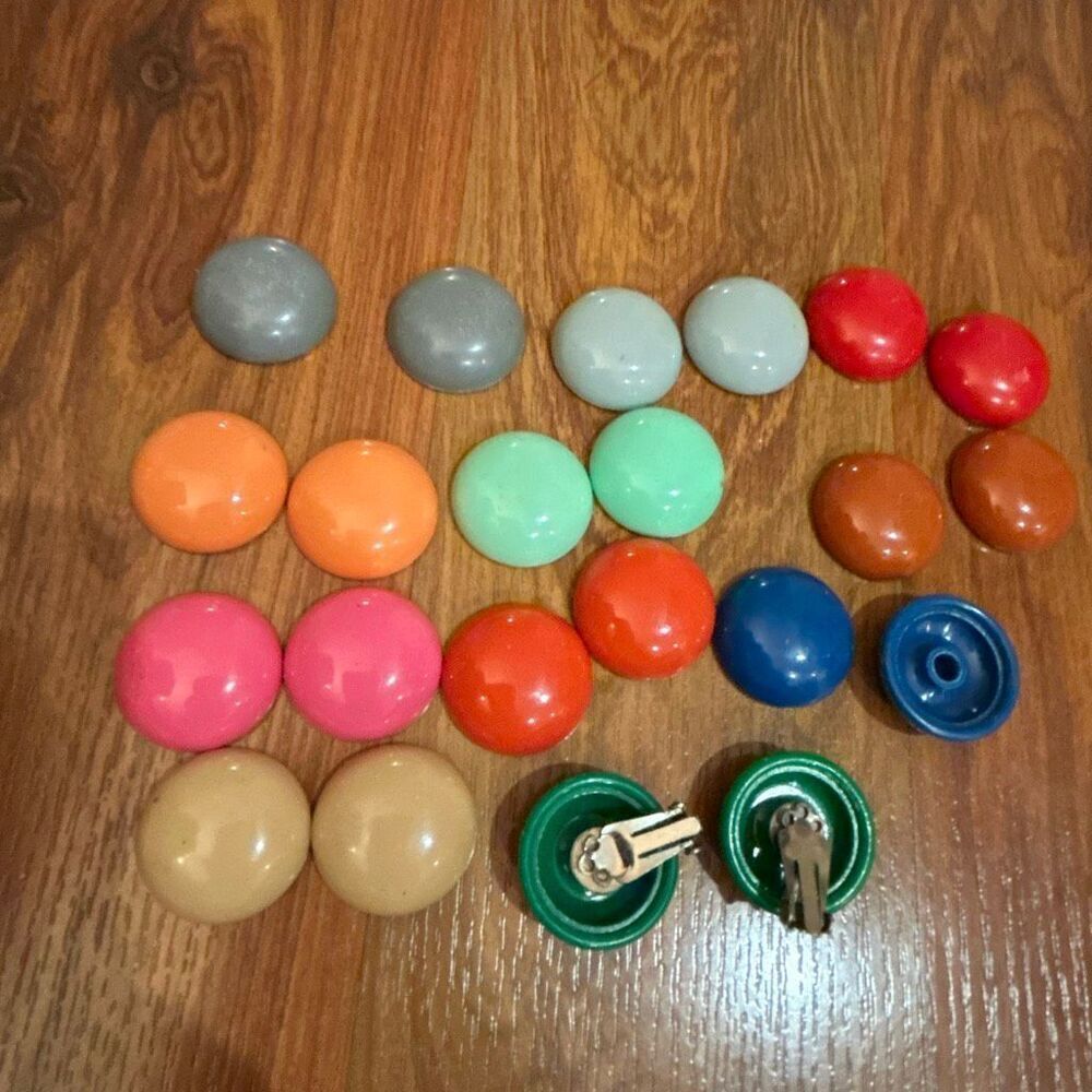 11 pair earrings exchangeable magnetic VINTAGE 70's 80's 90's box bulk earrings